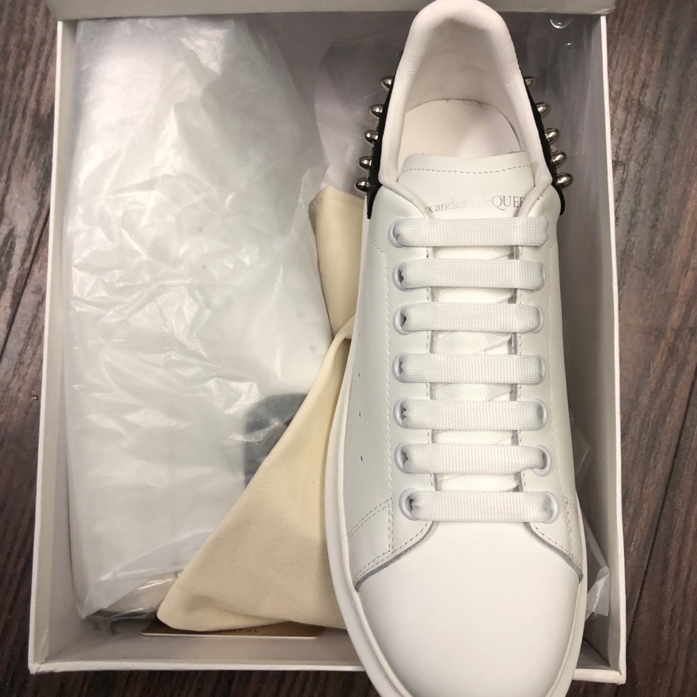 Alexander McQueen - Picture 2 of 2